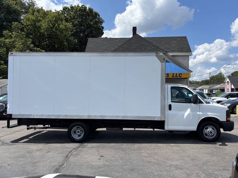 Used 2014 GMC Savana 3500 Extended RWD image 1
