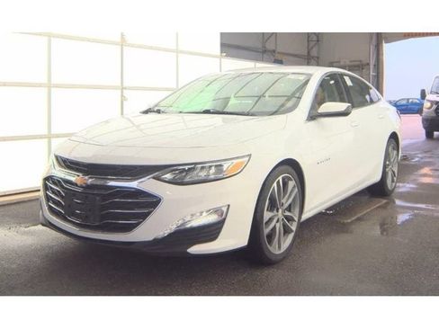 Used 2024 Chevrolet Malibu LT FWD image 1