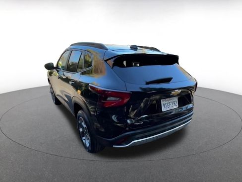 Used 2025 Chevrolet Trax LT image 11