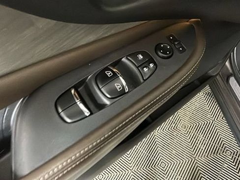 Used 2018 Nissan Murano SL w/ Moonroof Package AWD/4WD image 10