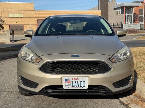 Used 2017 Ford Focus SE image 2