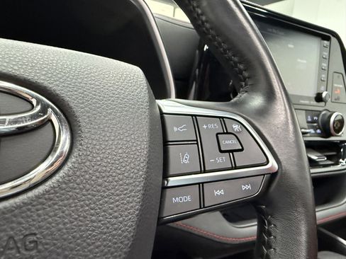 Used 2021 Toyota Highlander XSE image 18