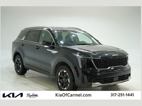 Used 2024 Kia Sorento S image 1