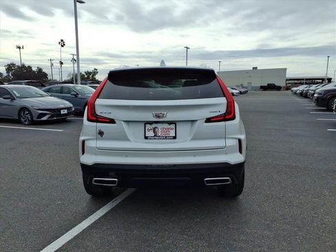 Used 2025 Cadillac XT4 Premium Luxury image 4