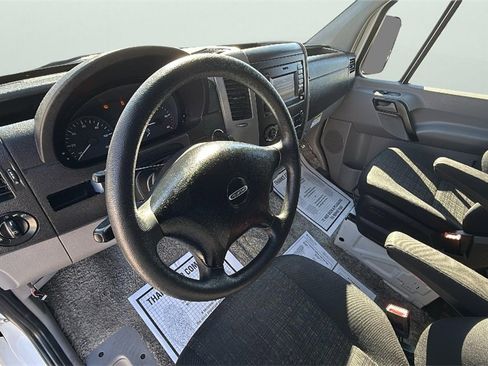 Used 2017 Freightliner Sprinter 2500 image 18