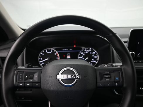 Used 2025 Nissan Rogue SV AWD/4WD image 14