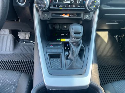 Used 2025 Toyota RAV4 XLE w/ Convenience Package FWD image 24