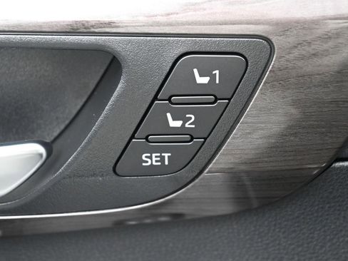 Used 2023 Toyota Highlander Platinum image 15