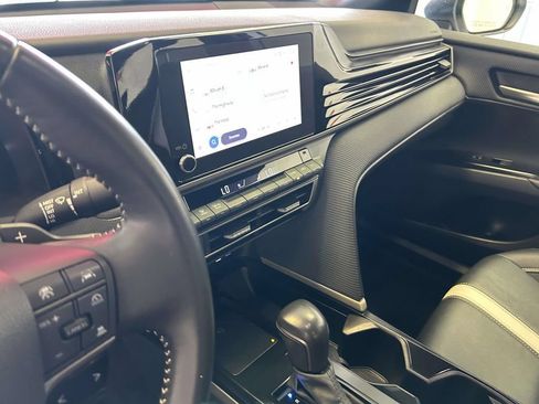 Certified 2025 Toyota Camry SE FWD image 21