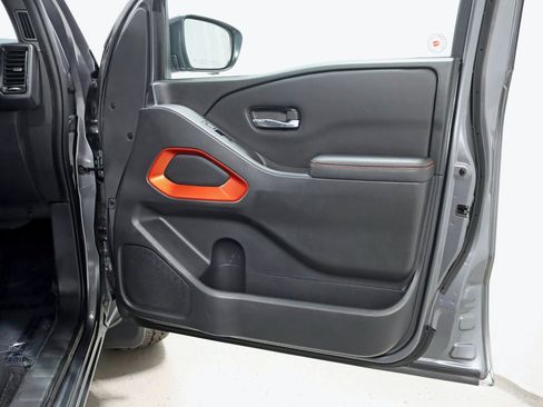 Used 2022 Nissan Frontier PRO-4X AWD/4WD image 32