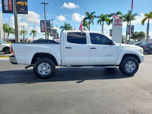 Used 2013 Toyota Tacoma PreRunner image 13