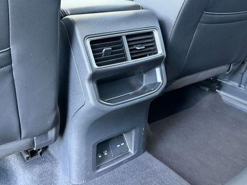 Used 2025 Volkswagen Atlas Cross Sport SE image 25