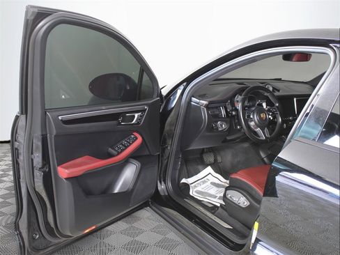 Used 2019 Porsche Macan S image 9