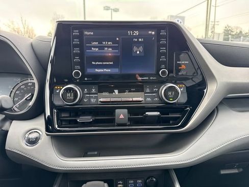 Used 2022 Toyota Highlander XLE image 26