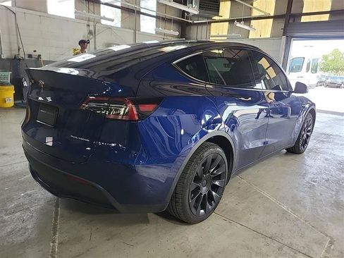Used 2023 Tesla Model Y Long Range AWD/4WD image 5