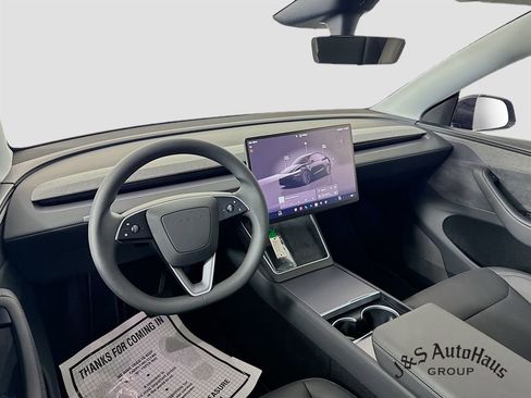 Used 2026 Tesla Model Y Long Range image 29