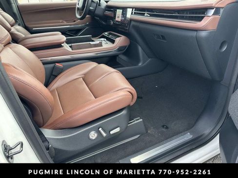 New 2026 Lincoln Navigator Reserve image 31