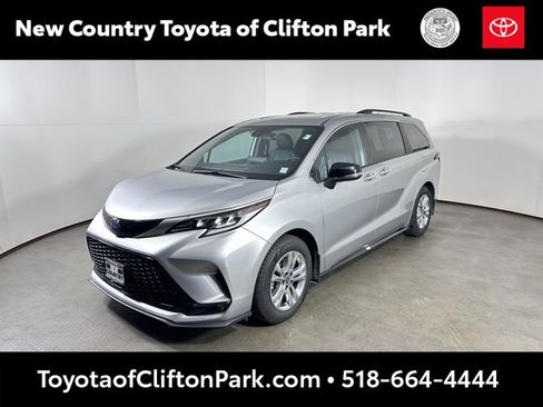 Certified 2023 Toyota Sienna XSE image 7