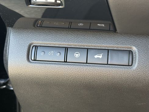 Used 2025 Nissan Pathfinder SV AWD/4WD image 23