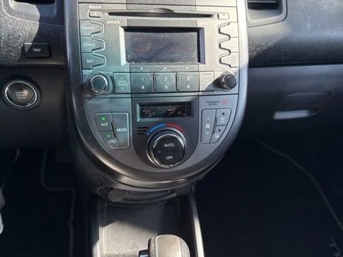 Used 2011 Kia Soul + image 7