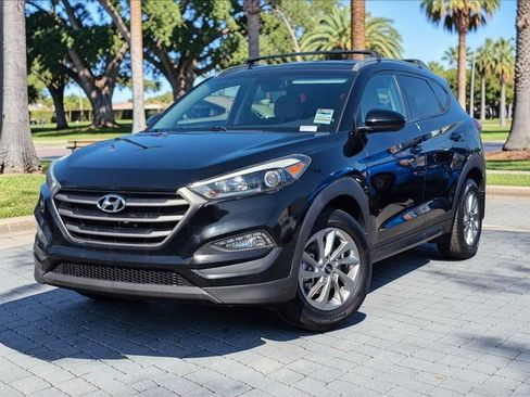 Used 2016 Hyundai Tucson SE w/ Option Group 02 FWD image 2