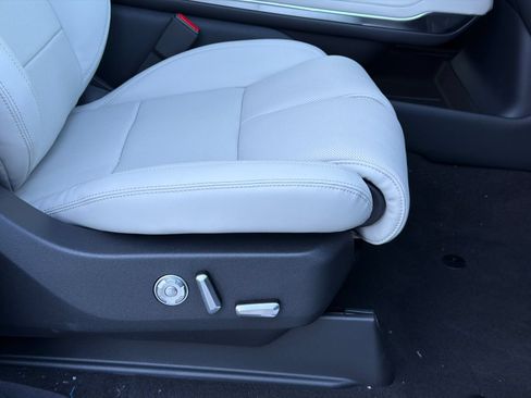 New 2026 Lincoln Navigator Reserve AWD/4WD image 13