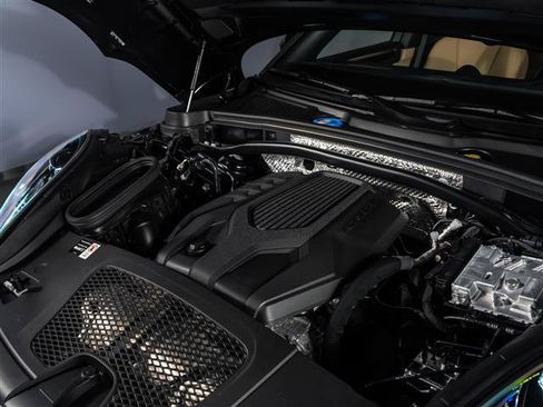 Certified 2026 Porsche Macan AWD/4WD image 16