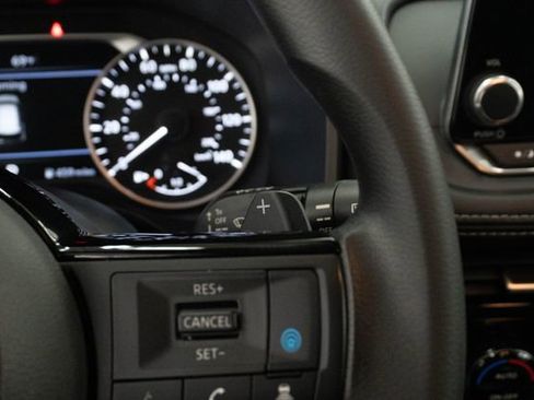 Used 2021 Nissan Rogue SV FWD image 23