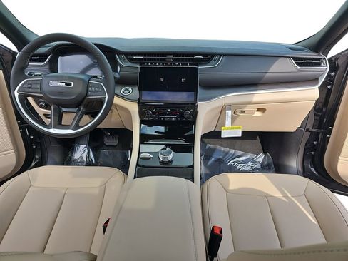 New 2025 Jeep Grand Cherokee Limited w/ Trailer Tow Package image 9