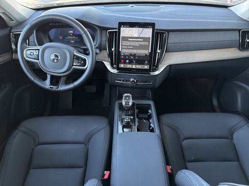 Used 2025 Volvo XC90 B6 Plus image 30