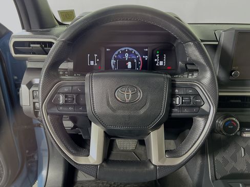 Certified 2025 Toyota 4Runner SR5 AWD/4WD image 12