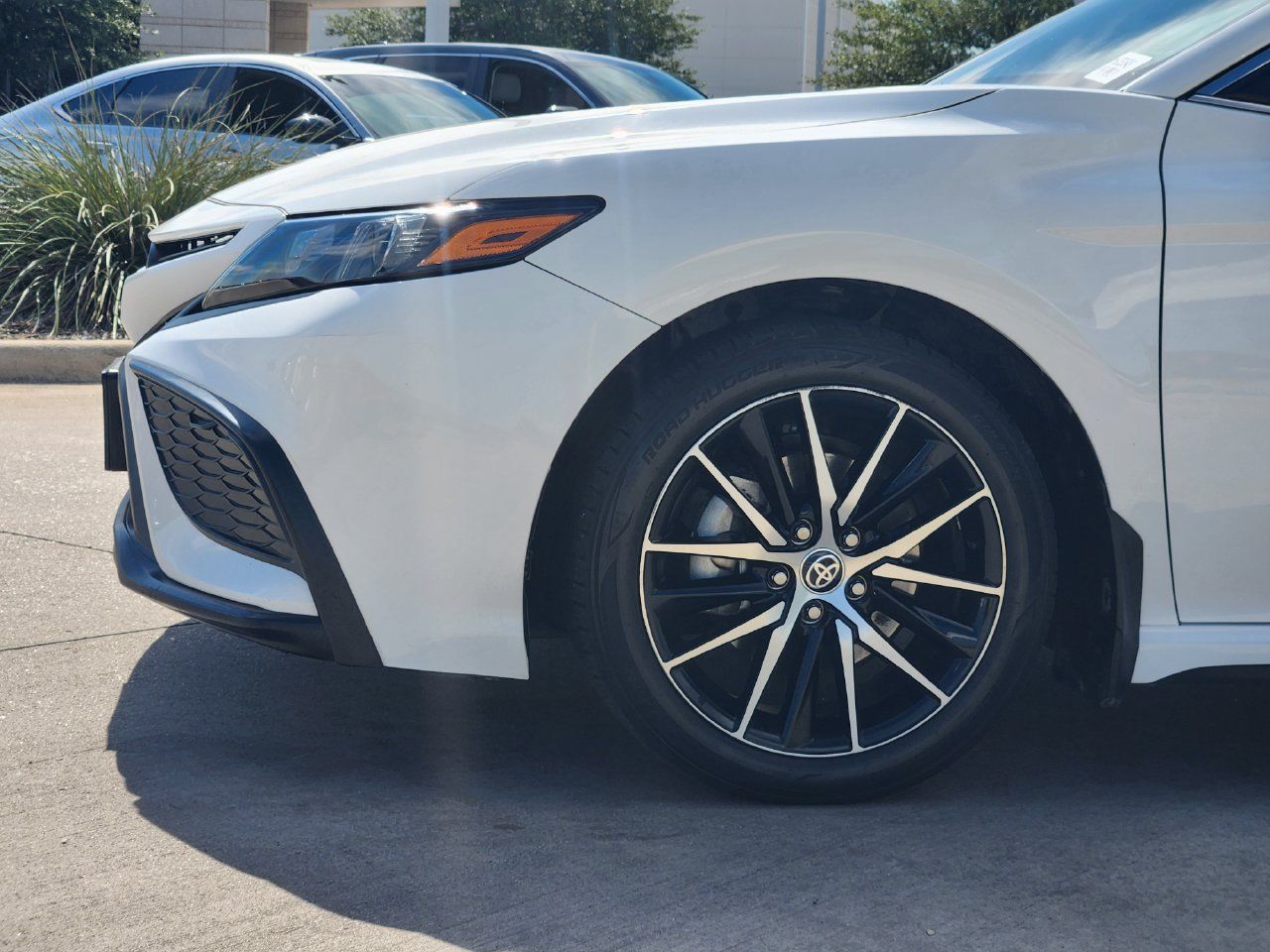 Used 2023 Toyota Camry SE w/ Convenience Package FWD image 8