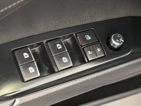 Used 2018 Toyota Camry XSE FWD image 3