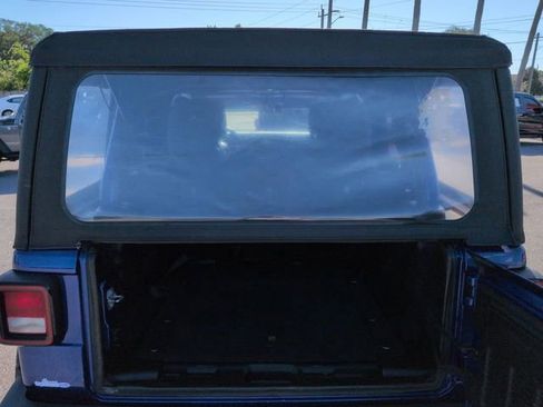 Used 2018 Jeep Wrangler Unlimited Sport AWD/4WD image 13