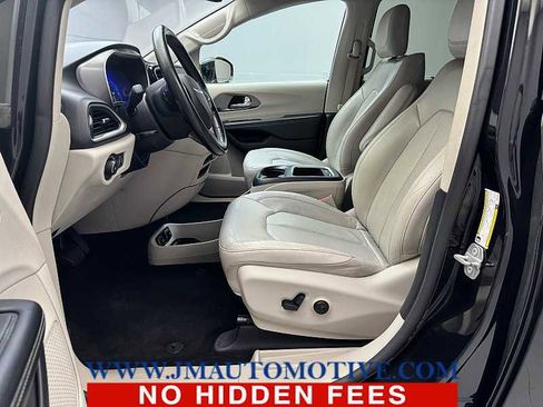 Used 2021 Chrysler Pacifica Touring-L image 12