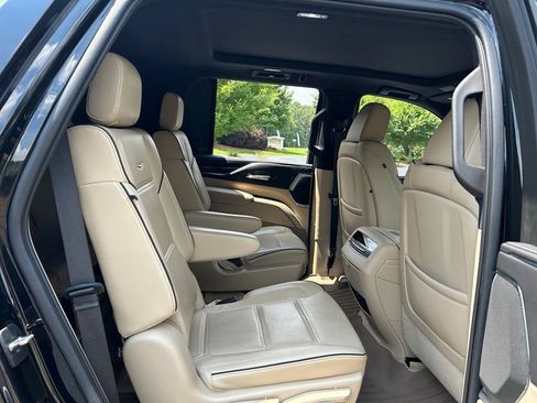 Used 2022 Cadillac Escalade Premium Luxury w/ Performance Package AWD/4WD image 51