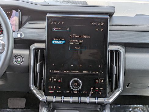Certified 2026 GMC Acadia Elevation w/ Elevation Premium Package FWD image 17