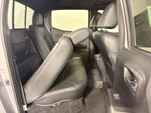 Used 2019 Toyota Tacoma TRD Off-Road w/ TRD Premium Off Road Package AWD/4WD image 19