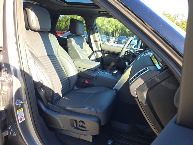 Used 2025 Land Rover Discovery S AWD/4WD image 12