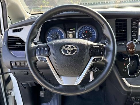 Used 2020 Toyota Sienna Limited Premium image 19