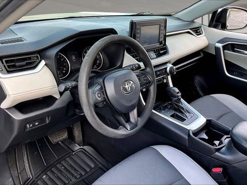 Used 2021 Toyota RAV4 XLE FWD image 17
