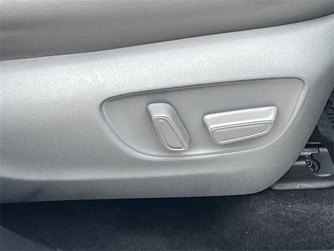 Used 2022 Toyota Highlander Limited image 30