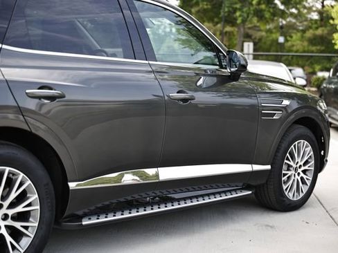 Certified 2025 Genesis GV80 2.5T Standard AWD/4WD image 9