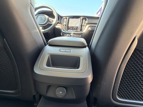 Certified 2025 Volvo V60 B5 Cross Country Plus AWD/4WD image 12