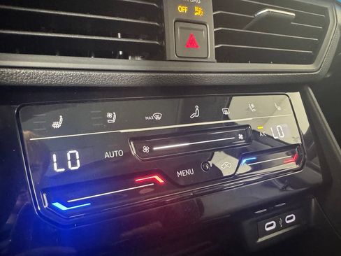 Used 2025 Volkswagen Jetta SEL FWD image 27