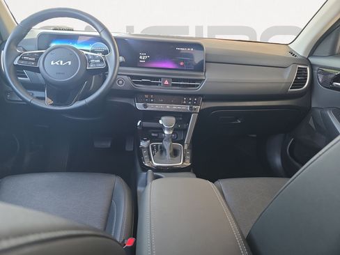 Certified 2025 Kia Seltos EX w/ EX Sunroof Package FWD image 2