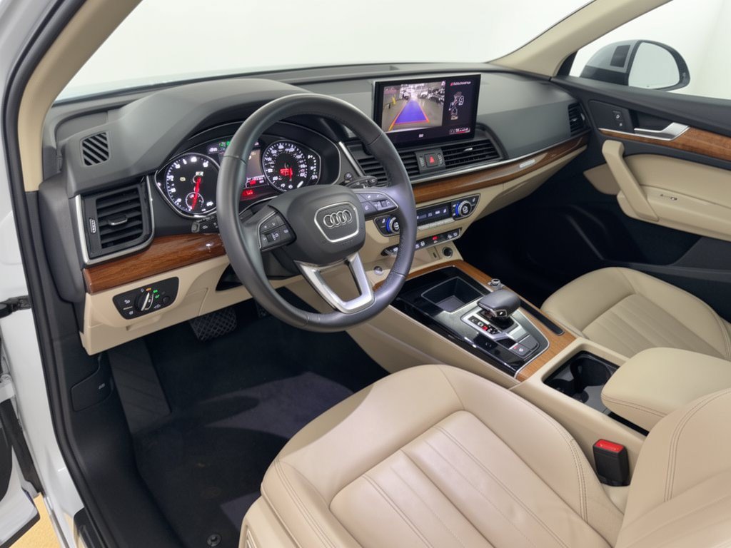 Used 2023 Audi Q5 2.0T Premium w/ Convenience Package AWD/4WD image 4
