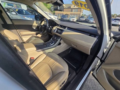 Used 2019 Land Rover Range Rover Evoque SE AWD/4WD image 21