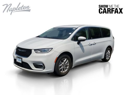 Used 2023 Chrysler Pacifica Touring-L FWD image 1