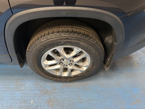 Used 2020 Chevrolet Traverse LT image 18